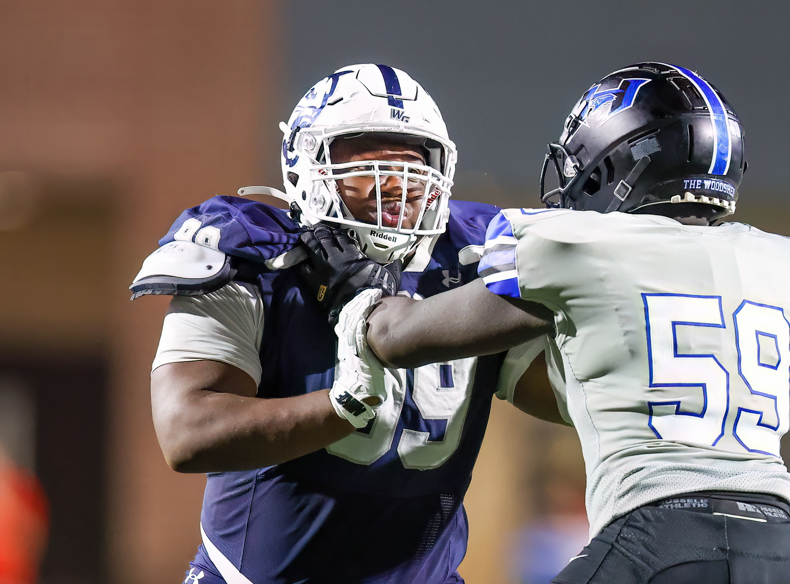 Kristopher Williams hand-fighting at the line of scrimmage